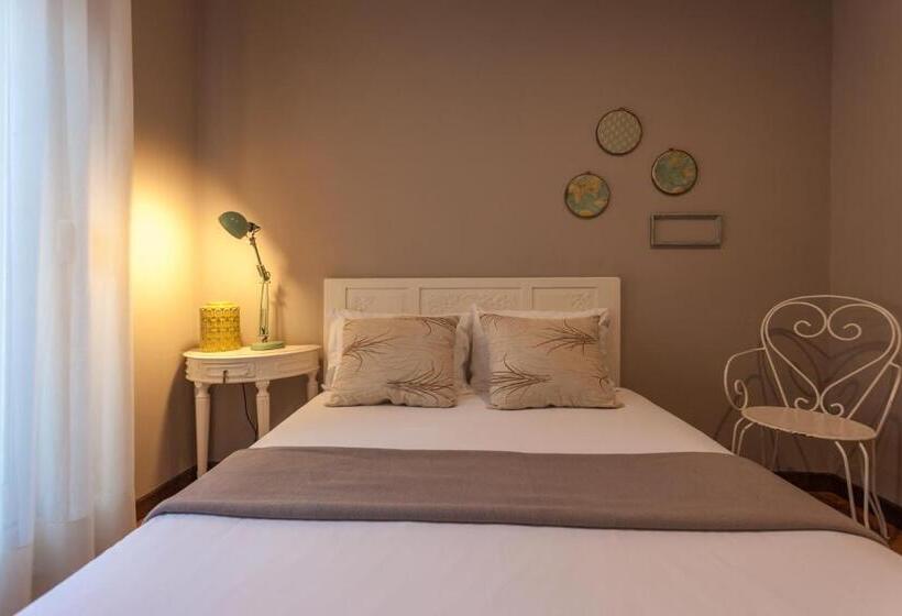 اتاق استاندارد با سرویس بهداشتی مشترک, Being Porto Hostel