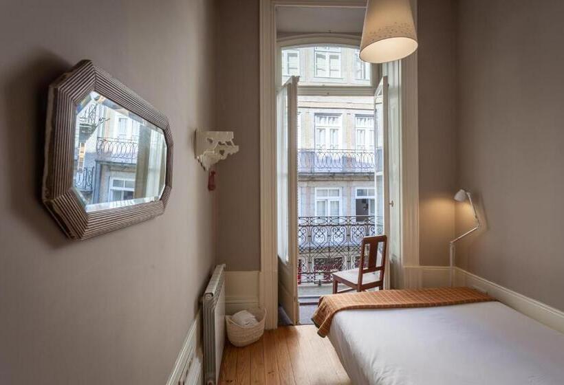 اتاق عادی, Being Porto Hostel