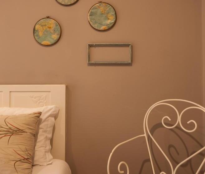 اتاق استاندارد با سرویس بهداشتی مشترک, Being Porto Hostel