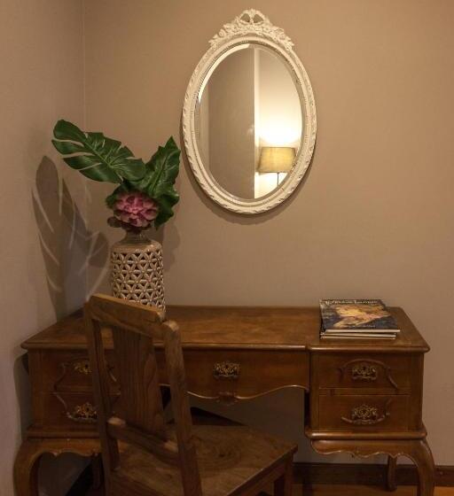 اتاق استاندارد با سرویس بهداشتی مشترک, Being Porto Hostel