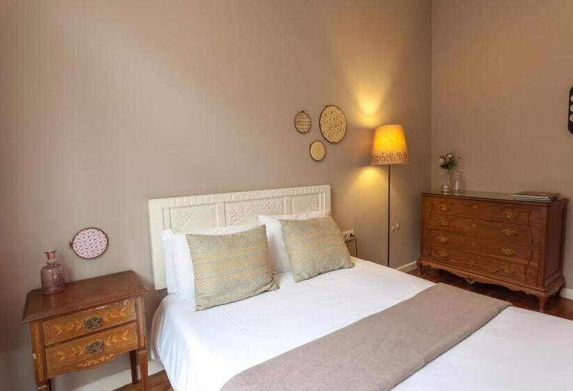 اتاق استاندارد با سرویس بهداشتی مشترک, Being Porto Hostel