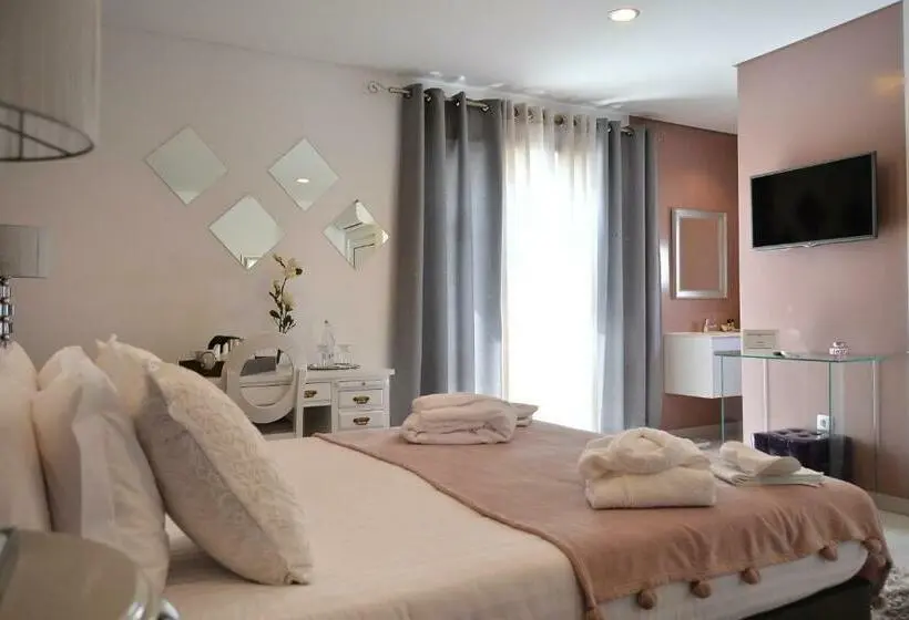プールの見えるスーペリアルーム, Casa Morgados   Grândola Guesthouse