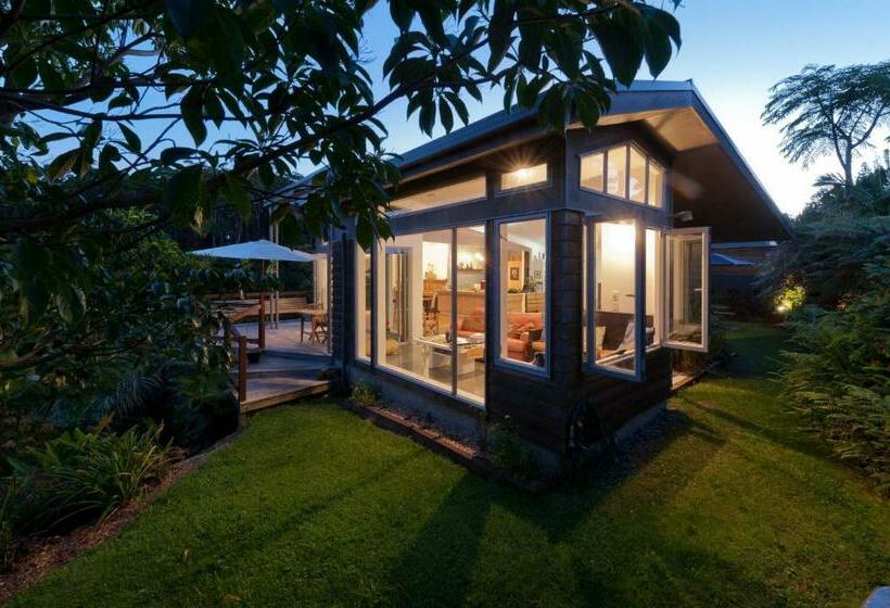 سوییت لوکس, Stone Store Lodge