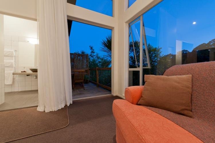 سوییت لوکس, Stone Store Lodge