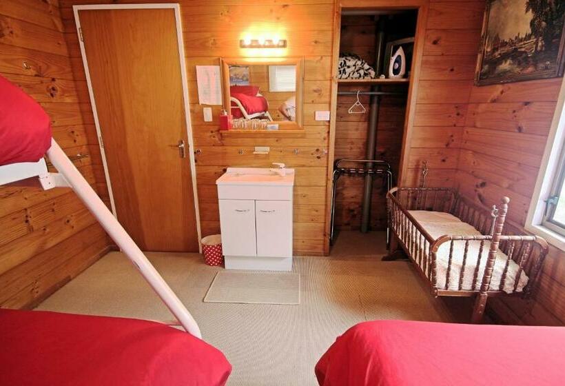 חדר משפחתי דלוקס, Tony S Lodge