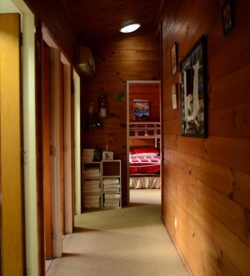 חדר סטנדרט לארבעה, Tony S Lodge