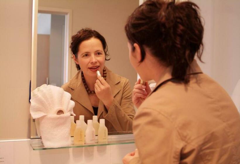 デラックススタジオ, Beechtree Motel