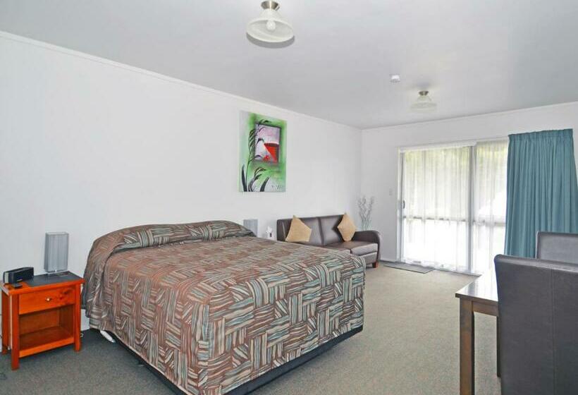 סטודיו סופריור, Celtic Motel