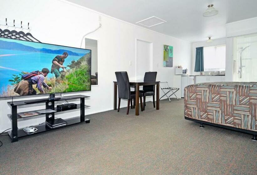 Студия Superior, Celtic Motel