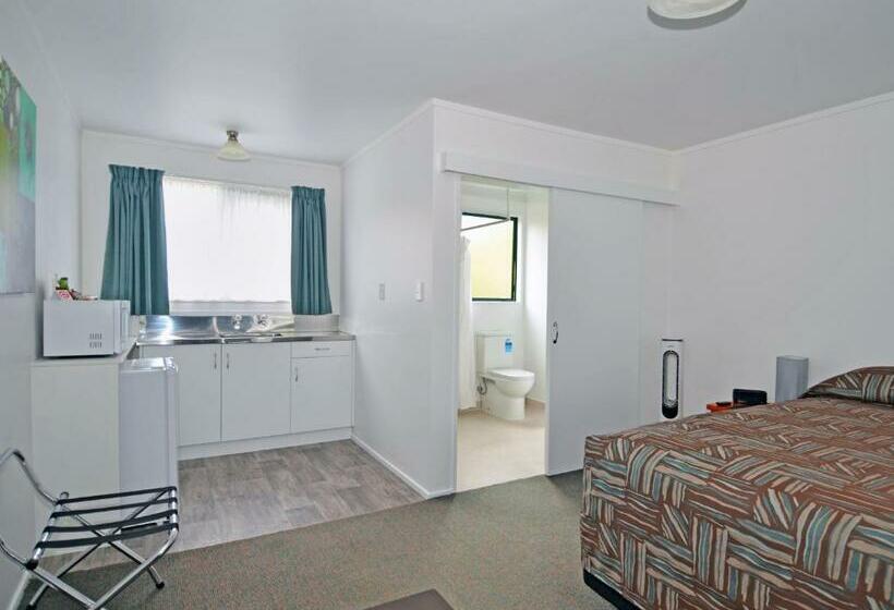 סטודיו סופריור, Celtic Motel