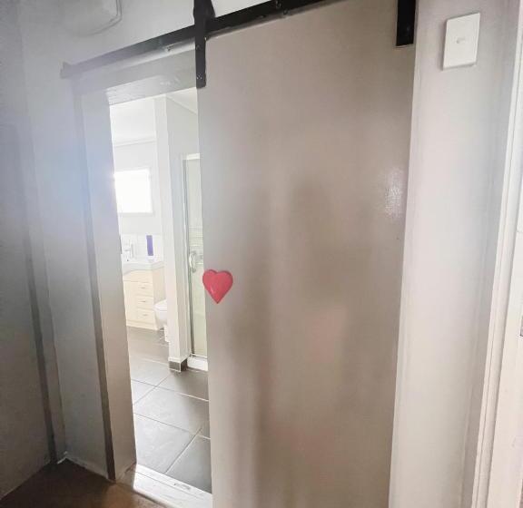 이코노미 룸, Continental Motel