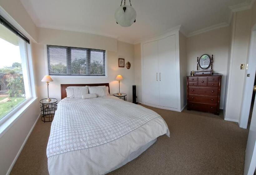 스탠다드 룸 풀장 전망, Grange Harbour View B&b