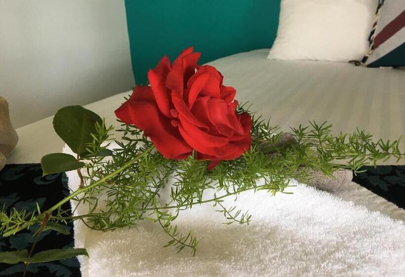 スタンダードスタジオ, Half Moon Bay Motel