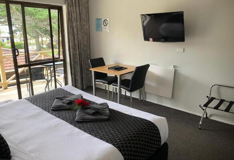 スタンダードスタジオ, Half Moon Bay Motel