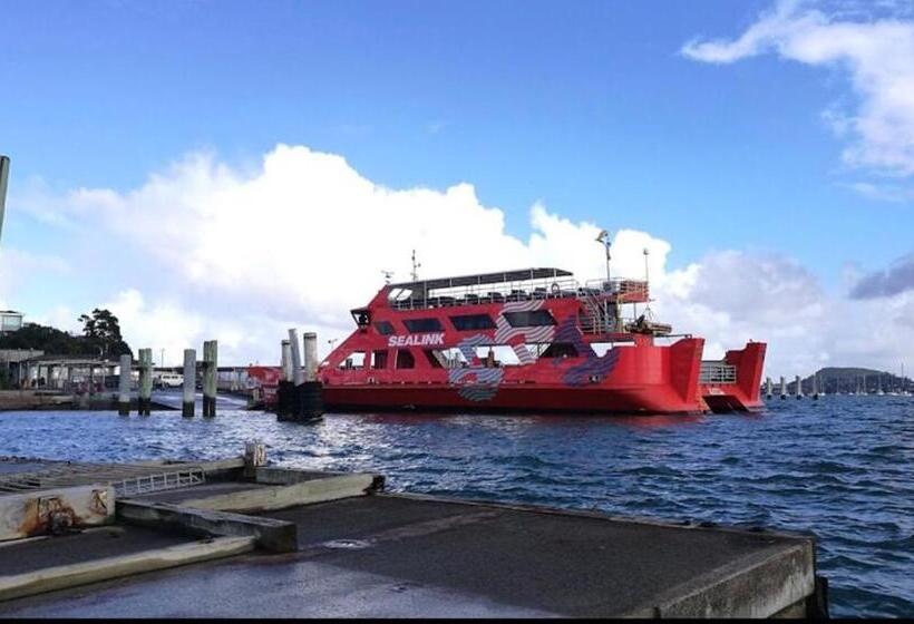 スタンダードスタジオ, Half Moon Bay Motel