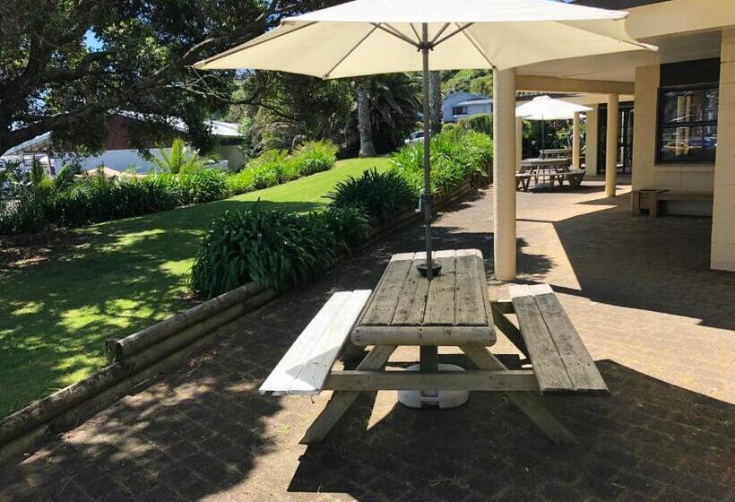 スタンダードスタジオ, Half Moon Bay Motel