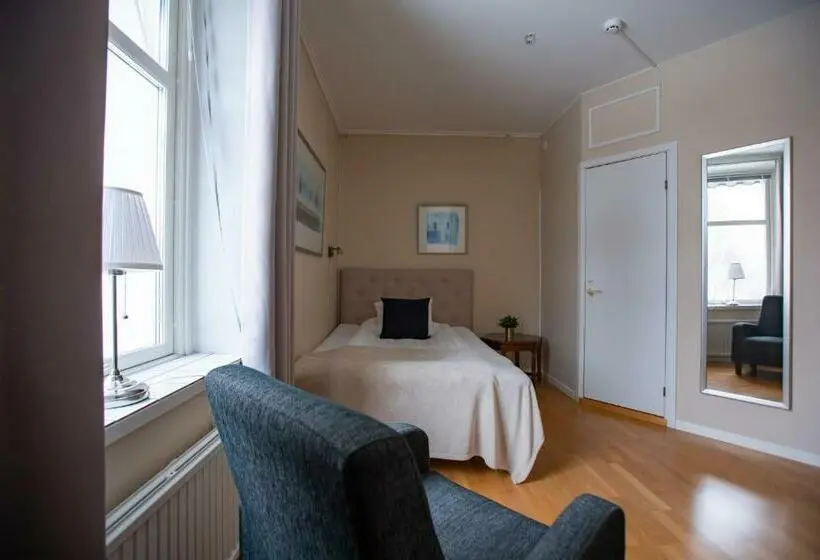 Standard Yhden Hengen Huone, L Strandvillan B&b