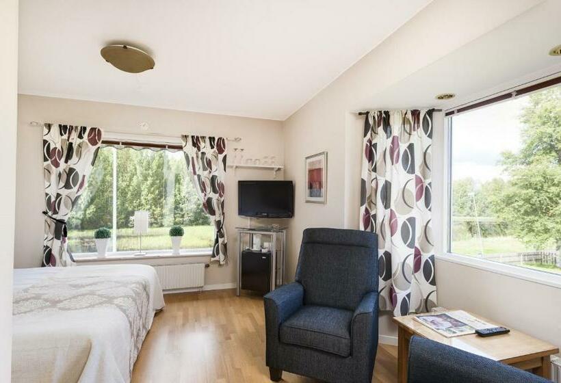 חדק דלוקס עם ג'קוזי, L Strandvillan B&b