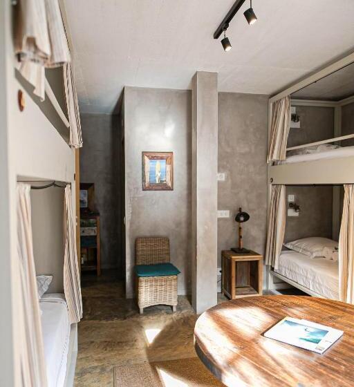 家庭间, Surfers Lodge Peniche