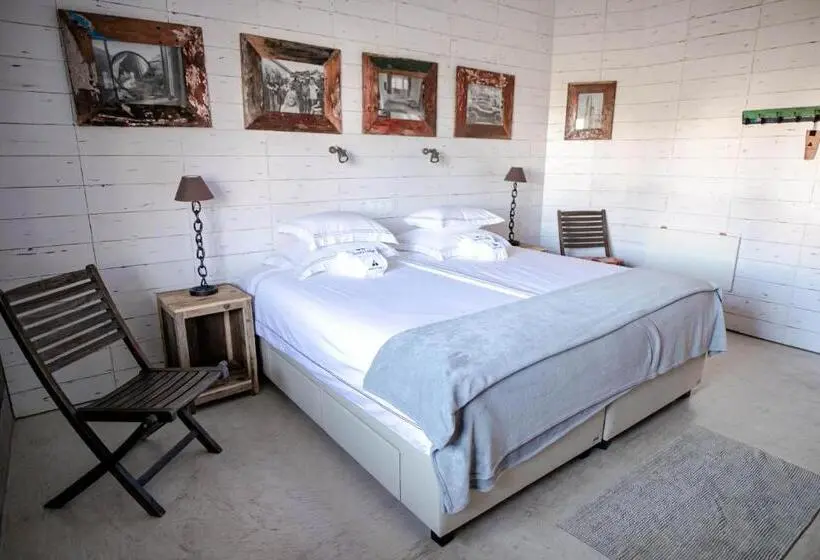 Standard-invahuone, Surfers Lodge Peniche
