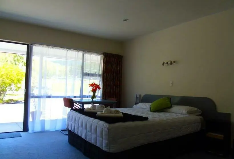 スタンダードスタジオ, Kapiti Lindale Motel And Conference Centre