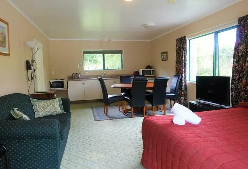 Perhehuoneisto, Kiwi Park Motels