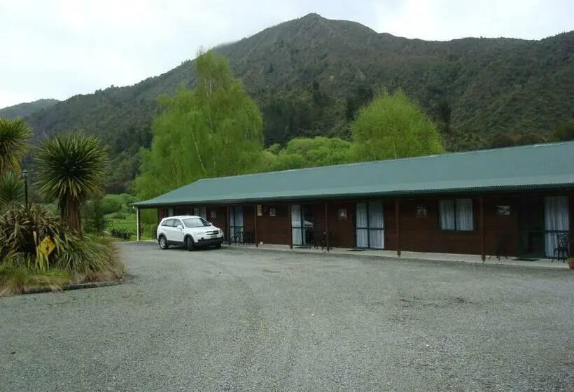 Perhehuoneisto, Kiwi Park Motels