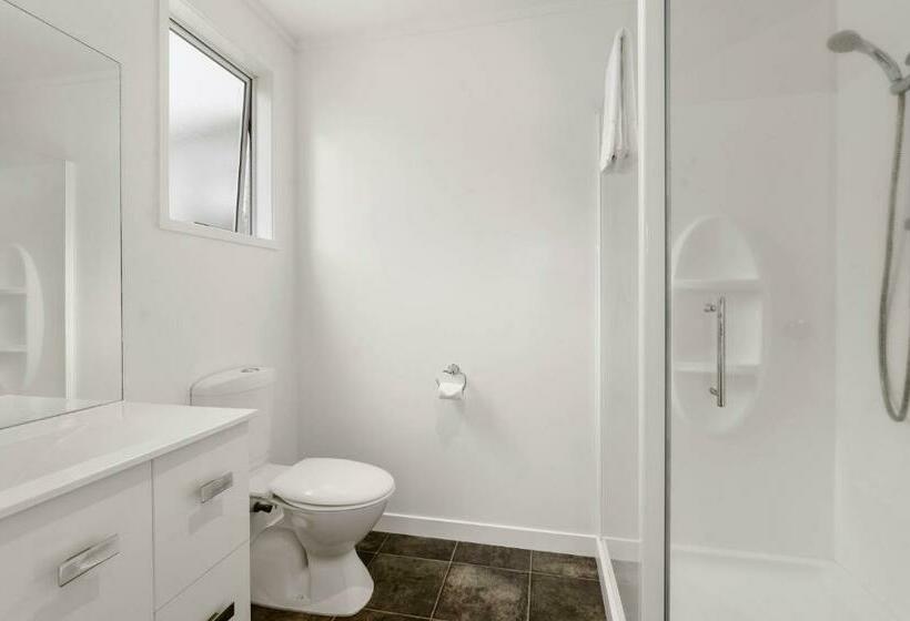 اتاق لوکس با تخت بزرگ, Lakes Lodge Rotorua