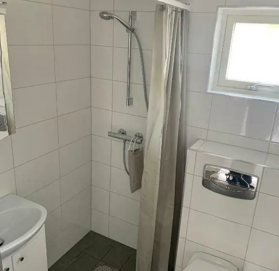 Talo 2 Makuuhuonetta, Karlstad Swecamp Bomstadbaden