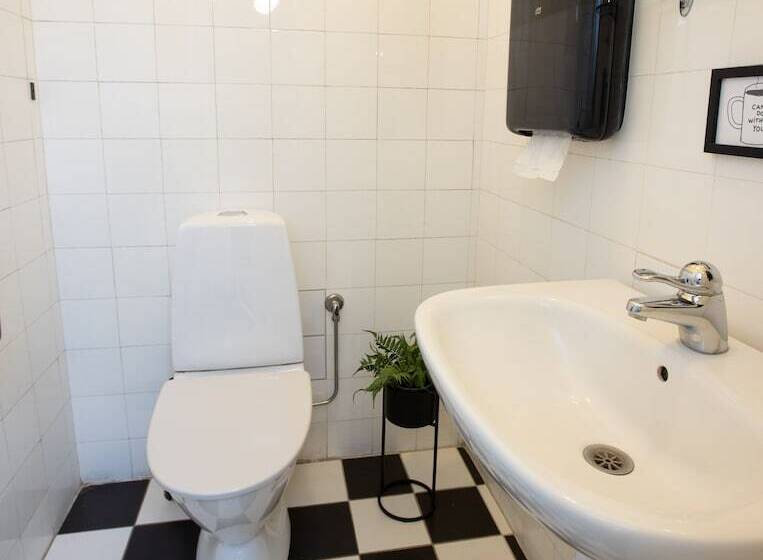 חדר בסיסי חדר אמבטיה משותף, Systrar & Bonor Bed And Breakfast