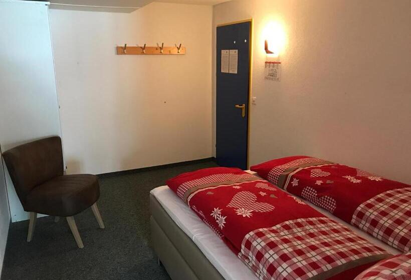 Familiekamer met Uitzicht op de Bergen, Berggasthaus First Only Accessible By Cable Car