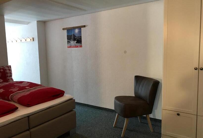 Familiekamer met Uitzicht op de Bergen, Berggasthaus First Only Accessible By Cable Car