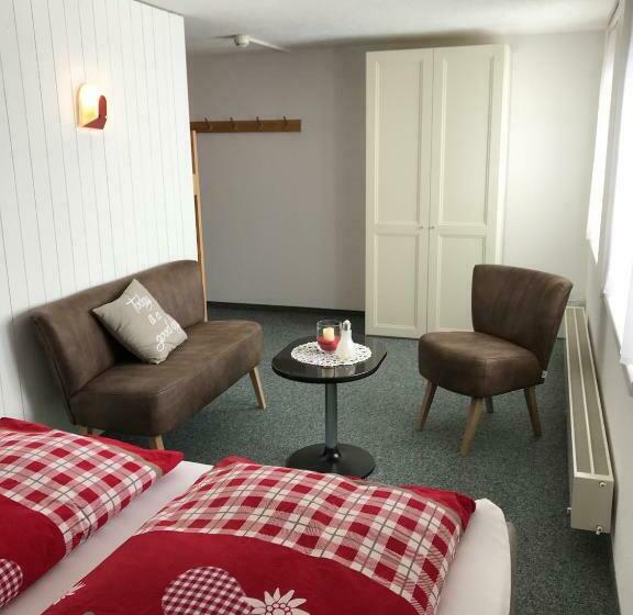 Familiekamer met Uitzicht op de Bergen, Berggasthaus First Only Accessible By Cable Car