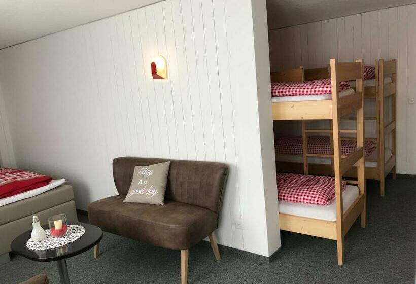 Familiekamer met Uitzicht op de Bergen, Berggasthaus First Only Accessible By Cable Car