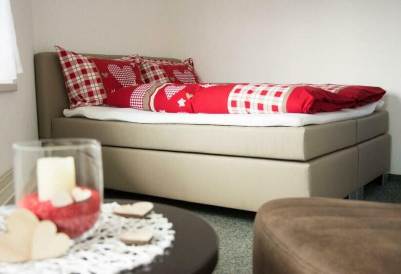 Standaardkamer met Uitzicht op de Bergen, Berggasthaus First Only Accessible By Cable Car