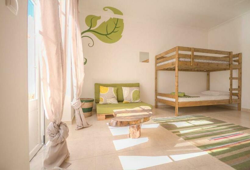 共用房间的床, Green House