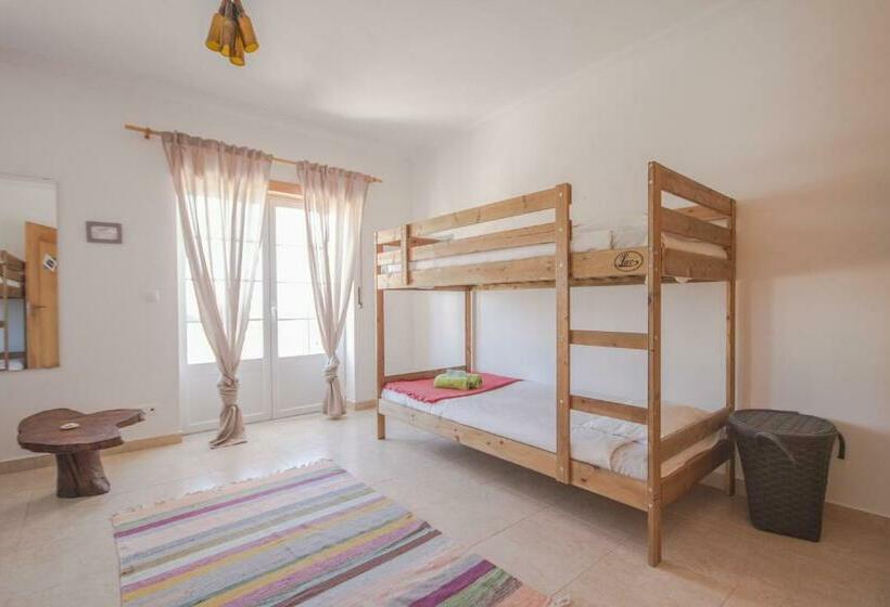 共用房间的床, Green House