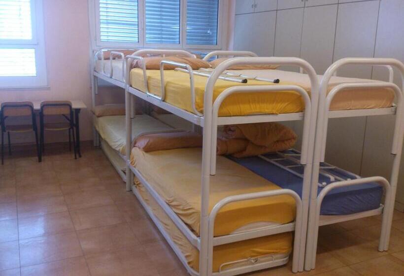 سرير فى غرفة مشتركه, Hebergement Du Pod