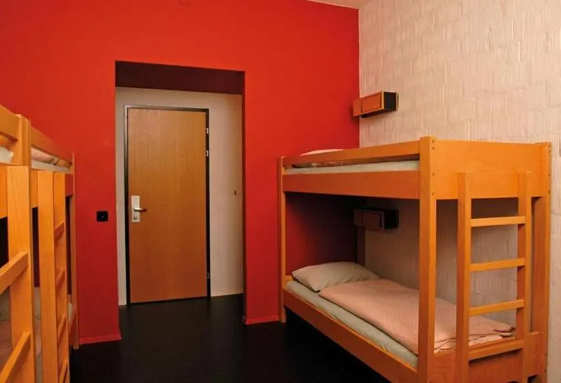 Vuode Makuusalissa, Baden Youth Hostel