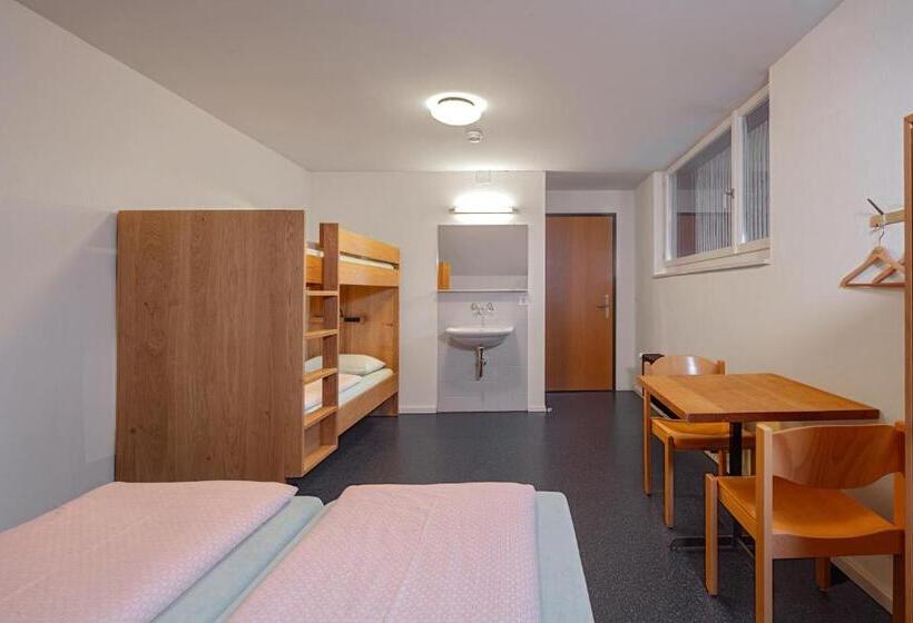 Номер Стандарт Четырехместный Совместный Санузел, Baden Youth Hostel