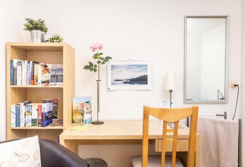 バスルーム共有のシングルスタンダード, Mybednbreakfast In Bottmingen