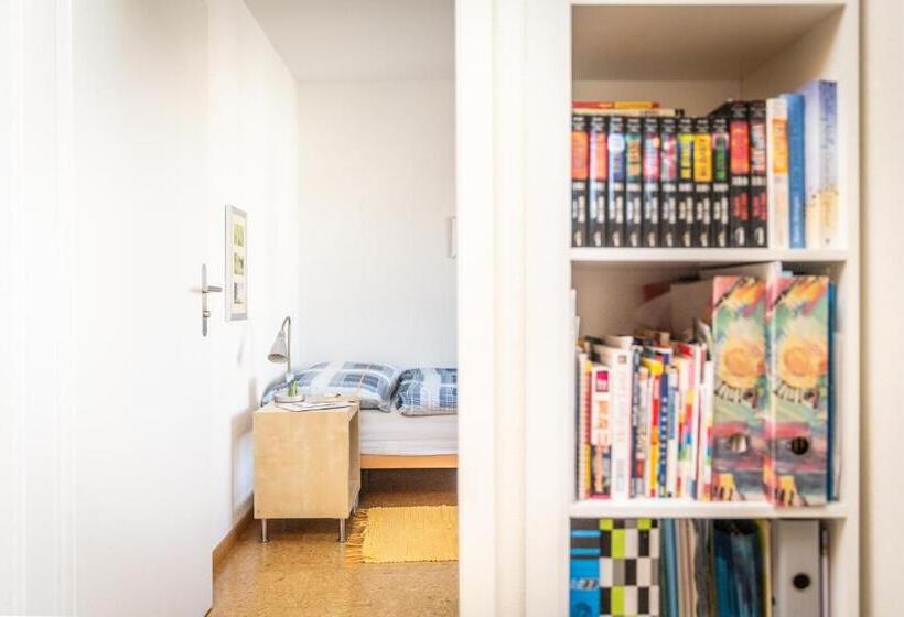 バスルーム共有のシングルスタンダード, Mybednbreakfast In Bottmingen