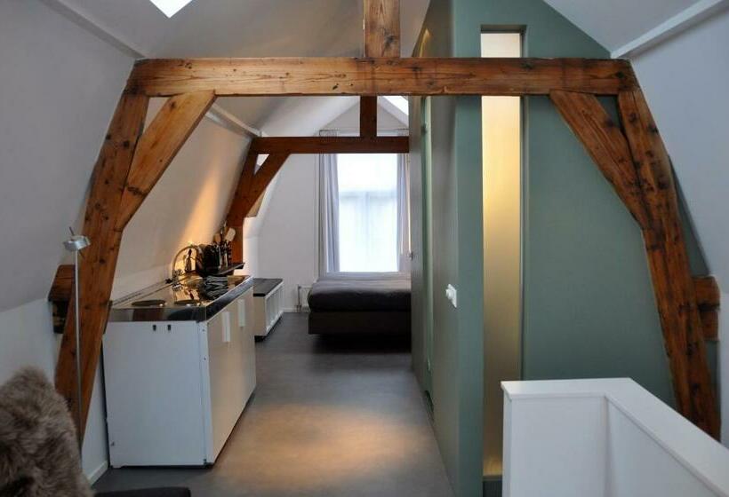 חדר דחוקס עם מיטת קינג, Betty Blue Bed & Breakfast