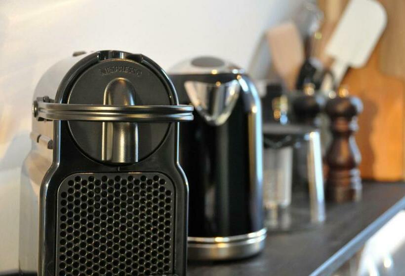 חדר דחוקס עם מיטת קינג, Betty Blue Bed & Breakfast