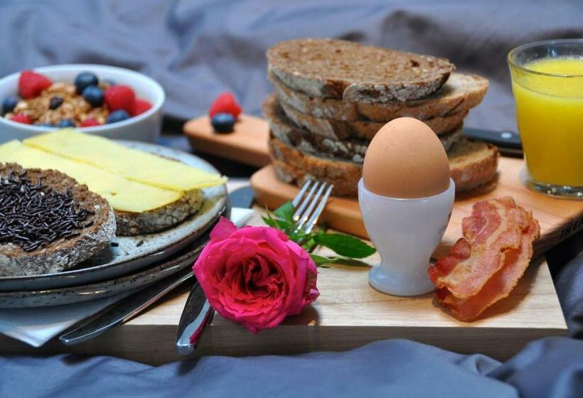 חדר דחוקס עם מיטת קינג, Betty Blue Bed & Breakfast