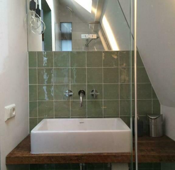 חדר דחוקס עם מיטת קינג, Betty Blue Bed & Breakfast