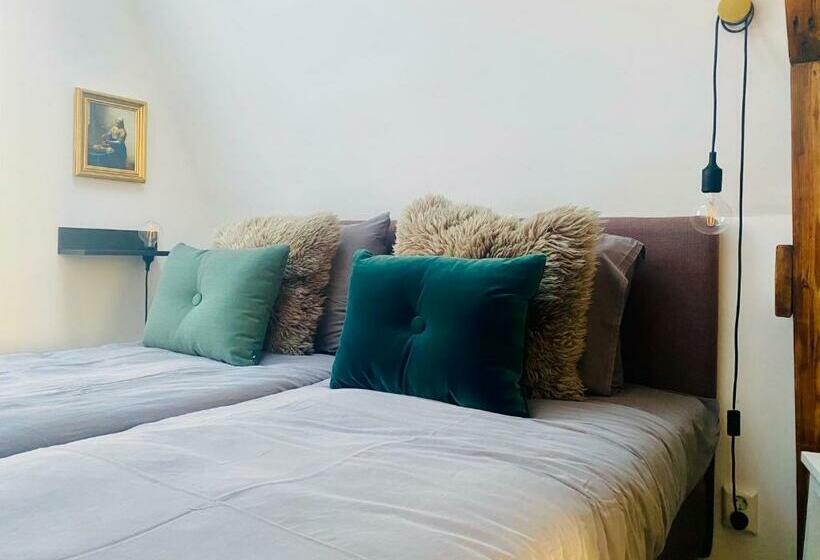 חדר דחוקס עם מיטת קינג, Betty Blue Bed & Breakfast