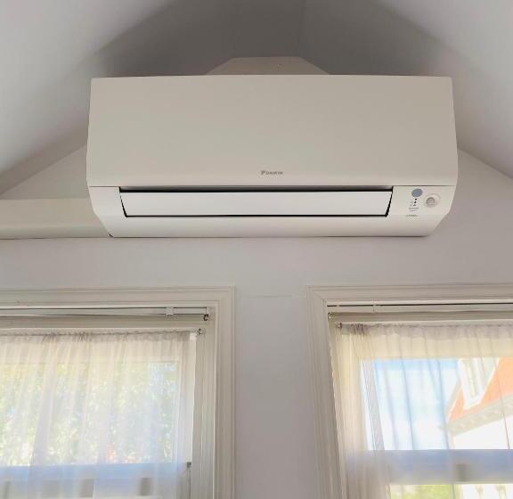 חדר דחוקס עם מיטת קינג, Betty Blue Bed & Breakfast