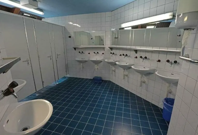 スタンダード4人部屋, Delémont Youth Hostel