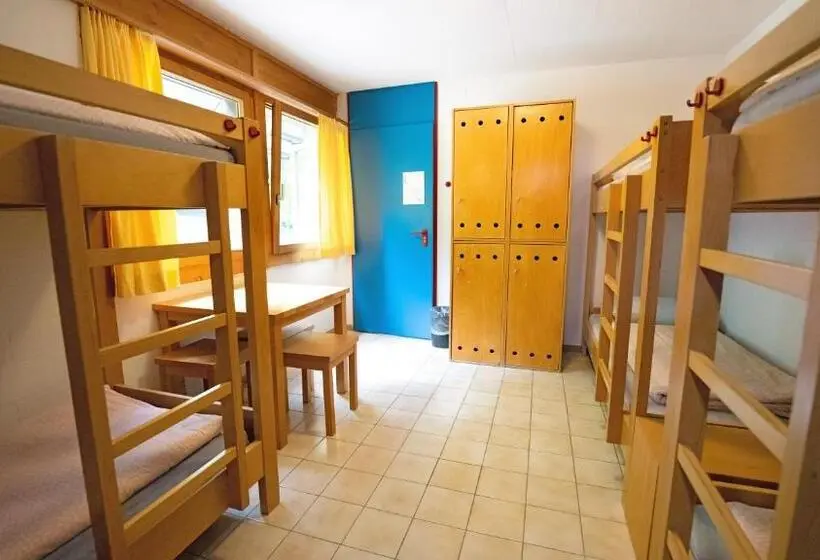 バス共有のスタンダードルーム, Delémont Youth Hostel
